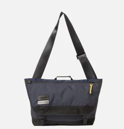 UNIVERSAL WORKS Courier Bag Master Piece Navy< Sacs Bandoulière