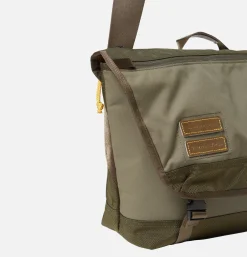 UNIVERSAL WORKS Courier Bag Master Piece Olive< Sacs Bandoulière
