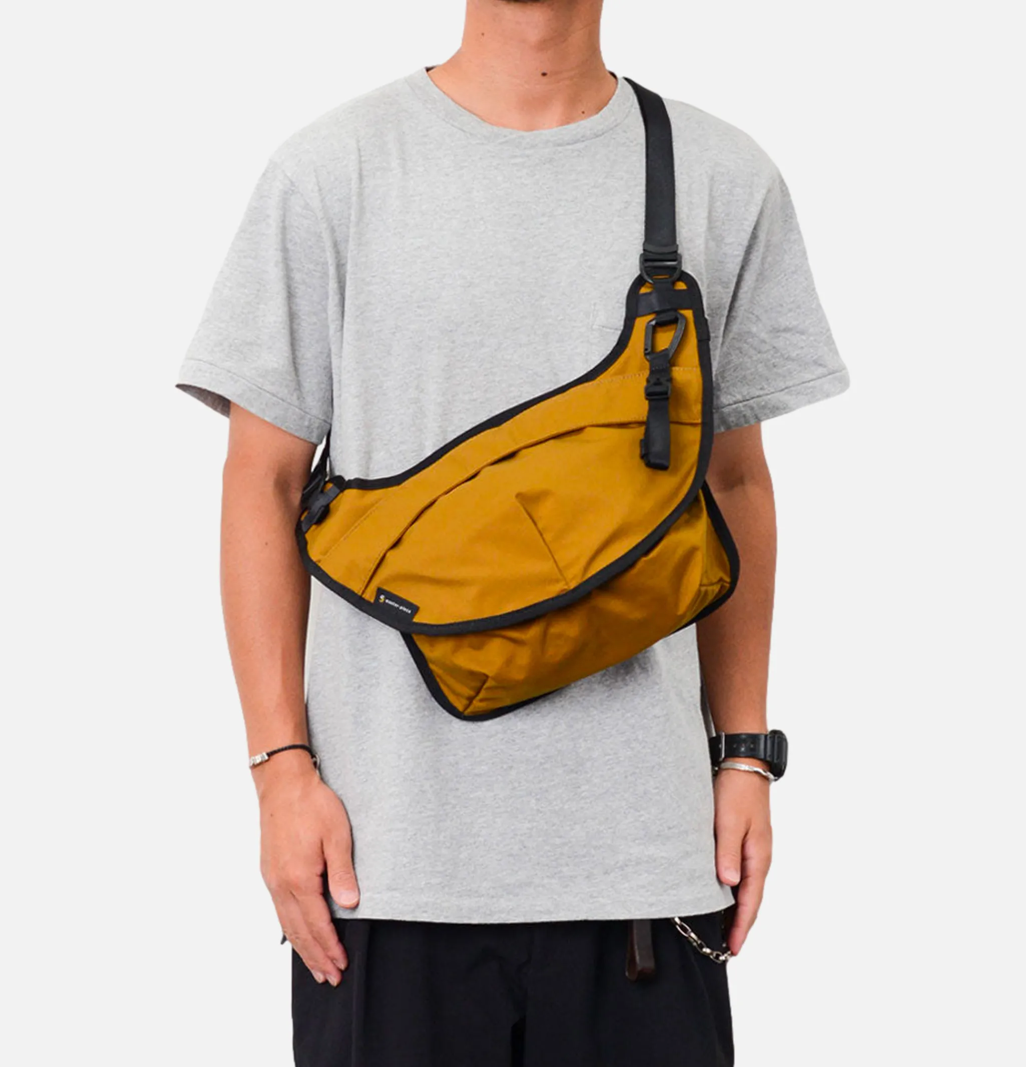 MASTER-PIECE Face Front Bag Tan< Sacs Bandoulière