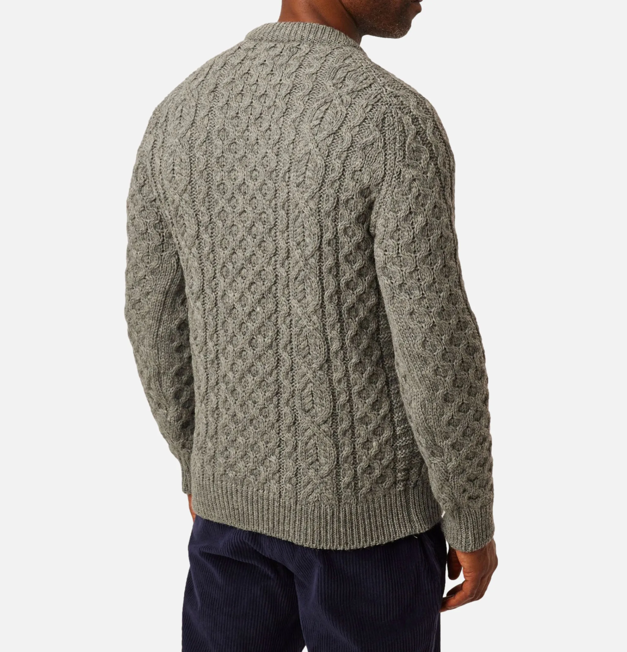 PEREGRINE Hudson Aran Jumper Steel< Pulls & Cardigans
