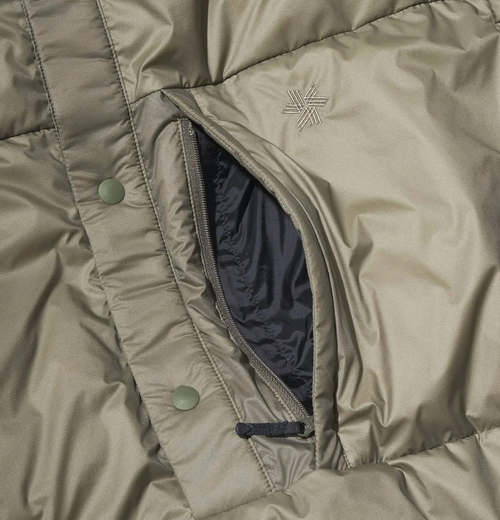 GOLDWIN Mid Down Pullover Oak Green< Blousons & Manteaux