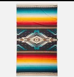 PENDLETON Oversized Jacquard Towel Salti< Maison