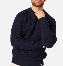 PEREGRINE Pull Winston Navy< Pulls & Cardigans