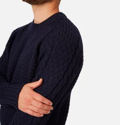 PEREGRINE Pull Winston Navy< Pulls & Cardigans